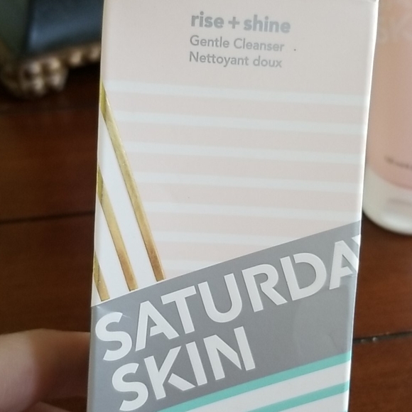 💜 SATURDAY SKIN CLEANSER - Picture 2 of 7